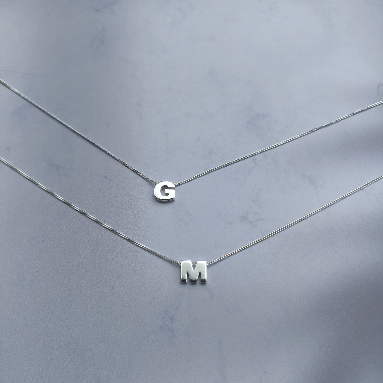 Collar Inicial Sencilla - Imagen 2