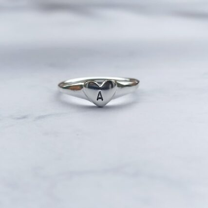 Anillo Sello Corazón Inicial